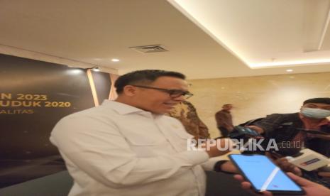 Menteri Pendayagunaan Aparatur Negara dan Reformasi Birokrasi Abdullah Azwar Anas dan Kepala Badan Pusat Statistik (BPS) Margo Yuwono menjawab pertanyaan wartawan di Jakarta, Senin (30/1//2023).