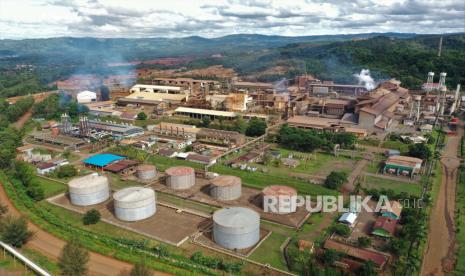 Foto udara aktivitas pemurnian nikel di areal pabrik smelter di Kecamatan Pomalaa, Kolaka, Sulawesi Tenggara, Sabtu (17/12/2022) (ilustrasi).