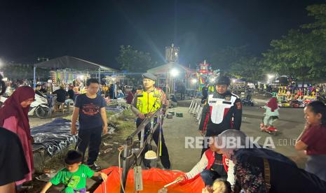 Personel Polres Indramayu melaksanakan  patroli pada malam hari antisipasi geng motor (Ilustrasi)