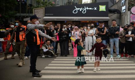 Ilustrasi. Peragaan busana Citayam Fashion Week di Taman Dukuh Atas, Jakarta, memunculkan fenomena serupa di daerah seperti Medan Fashion Week.