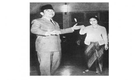 Presiden pertama RI, Ir Soekarno dan putrinya Megawati Soekarnoputri ketika masih muda. Megawati dikabarkan mendapatkan wangsit Bung Karno untuk menolak Timnas Israel. Foto: IST.