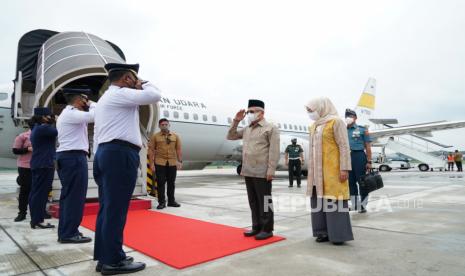 Wakil Presiden Maruf Amin didampingi Wury Ma’ruf Amin, beserta rombongan terbatas melakukan kunjungan kerja (kunker) ke Mamuju, Provinsi Sulawesi Barat (Sulbar), Kamis (23/02/2023). 