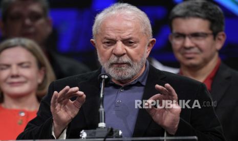  Para pemerhati lingkungan, pemimpin dunia, dan investor bersorak atas kemenangan Presiden Brasil Baru Luiz Inacio Lula da Silva. Lula berjanji untuk melindungi hutan hujan Amazon dan memulihkan kepemimpinan Brasil dalam perubahan iklim. Presiden Brasil Lula da Silva janji ubah kebijakan merusak hutan era Bolsonaro