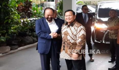 Ketua Umum Partai Nasdem Surya Paloh menemui presiden terpilih, Prabowo Subianto di kediaman pribadi Ketua Umum Partai Gerindra itu, Jalan Kertanegara, Jakarta Selatan, Kamis (25/4/2024). 