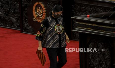 Sri Mulyani: Kuartal Ketiga Menentukan. Foto:   Menteri Keuangan Sri Mulyani Indrawati usai menyampaikan Laporan Keuangan Pemerintah Pusat (LKPP) Tahun 2019 pada Rapat Paripurna DPR di Kompleks Parlemen, Senayan, Jakarta, Kamis (16/7). Rapat tersebut beragendakan penyampaian Rancangan Undang-Undang tentang Pertanggungjawaban atas Pelaksanaan APBN (P2APBN) TA 2019. Republika/Putra M. Akbar