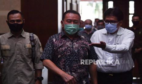 Terpidana kasus cessie Bank Bali Djoko Tjandra (tengah) tiba untuk menjalani sidang tuntutan dalam perkara dugaan suap kepada jaksa dan perwira tinggi Polri serta pemufakatan jahat,  di Pengadilan Tipikor, Jakarta, Kamis (4/3/2021). Djoko Tjandra dituntut hukuman 4 tahun penjara, denda Rp100 juta subsider 6 bulan kurungan.