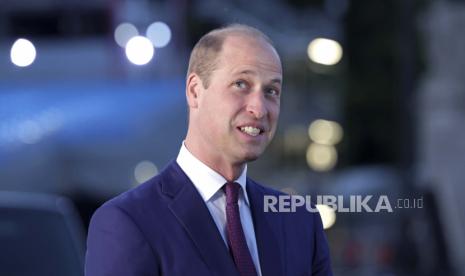 Pangeran William dari Inggris. Dalam film dokumenter Football, Prince William and Out Mental Health, William mengaku tidak bisa melihat jauh.