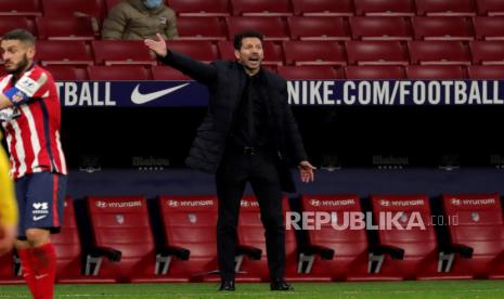  Reaksi pelatih kepala Atletico Diego Pablo Simeone saat pertandingan sepak bola LaLiga Spanyol antara Atletico de Madrid dan FC Barcelona di stadion Wanda Metropolitano di Madrid, Spanyol, 21 November 2020.