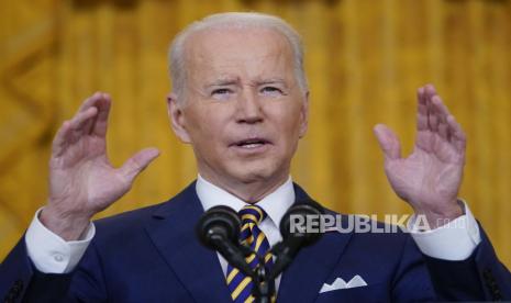  Presiden Joe Biden berbicara dalam konferensi pers di Ruang Timur Gedung Putih di Washington, Rabu, 19 Januari 2022.