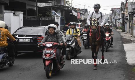 Airlangga: Kebijakan WFH Beri Dampak Positif, Konsumsi BBM Turun Hampir 9 Persen