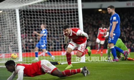 Para pemainn Arsenal melakukan selebrasi seusai mencetak gol ke gawang Everton. Arsenal akan menghadapi Bournemouth malam ini. 