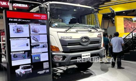 PT Hino Motors Sales Indonesia (HMSI) meresmikan fasilitas Unit Pelaksana Uji Berkala Kendaraan Bermotor (UPUBKB) Swasta di GAIKINDO Indonesia International Commercial Vehicle Expo (GIICOMVEC) 2024 di JCC Senayan, Jakarta, Kamis (7/3/2024). 