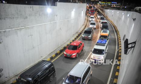 Kepadatan kendaraan di pintu keluar Jalan Tol Cileunyi, Kabupaten Bandung, Jawa Barat. (ilustrasi)