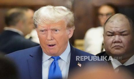  Donald Trump memulai persidangan perdatanya di New York terkait kasus penipuan aset real estatenya, Senin (2/10/2023).