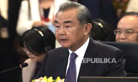 Diplomat tertinggi Cina, Wang Yi telah ditunjuk kembali oleh Presiden Xi Jinping ke jabatan lamanya sebagai Menteri Luar Negeri Cina