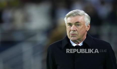 Pelatih kepala Real Madrid Carlo Ancelotti melihat sebelum pertandingan semifinal Piala Dunia Klub FIFA antara Al Ahly dan Real Madrid di stadion Prince Moulay Abdellah di Rabat, Maroko, Kamis (9/2/2023) dini hari WIB.