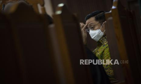 Terdakwa yang juga mantan menteri sosial Juliari Batubara mengikuti jalannya sidang lanjutan dugaan kasus korupsi bantuan sosial (Bansos) Covid-19 di Pengadilan Tipikor, Jakarta, Rabu (9/6). Sidang tersebut beragendakan mendengarkan 11 saksi yang dihadirkan tim Jaksa Penuntut Umum (JPU) pada Komisi Pemberantasan Korupsi (KPK).