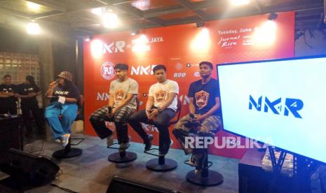 NKR dan Pelita Jaya menggelar acara meet and greet bersama para PJ Holic Bandung di Jurnal Risa Coffee Dago, Selasa (6/5/2023). 