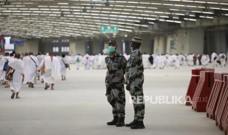 Tentara Saudi berjaga-jaga di lokasi jamarat.  Arab Saudi berkomitmen melindungi jamaah haji 