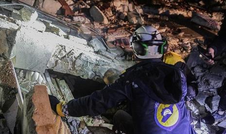 Setidaknya 476 orang meninggal dan ratusan lainnya terluka di Suriah akibat serangkaian gempa kencang yang berpusat di selatan dan tenggara Turki pada Senin (6/2/2023) pagi