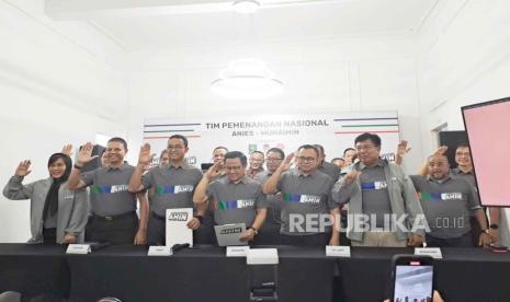 Tim pemenangan Anies Baswedan-Muhaimin Iskandar AMIN saat diumumkan secara perdana di rumah pemenangan, Jalan Pangeran Diponegoro 10, Jakarta Pusat, Selasa (14/11/2023). 