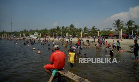 Anak usaha PT Pembangunan Jaya Ancol Tbk., PT Taman Impian Jaya Ancol, menyediakan 1.945 tiket gratis pada Hari Ulang Tahun ke-77 Republik Indonesia (HUT ke-77 RI), Rabu (17/8/2022) lusa. 