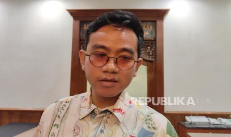 Respon Cawapres nomor urut dua Gibran Rakabuming Raka terkait Capres 03 Ganjar Pranowo yang mengusulkan pembentukan panitia khusus (pansus) hak angket DPR untuk menyelidiki indikasi kecurangan Pemilu 2024, Rabu (21/2/2024). 