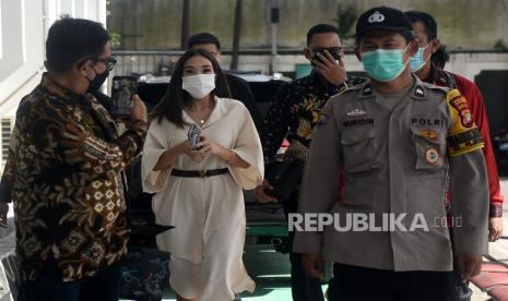 Penyanyi atau artis Gisella Anastasia atau Gisel saat tiba di Pengadilan Negeri Jakarta Selatan, Jakarta, Selasa (23/3). Kehadiran Gisel tersebut untuk menjadi saksi untuk dua terdakwa PP dan MN dalam kasus penyebaran video asusila. Prayogi/Republika 