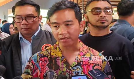 Cawapres nomor urut 02 Gibran Rakabuming saat melakukan dialog dengan pengusaha startup di Kota Bandung, Selasa (30/1/2024). 