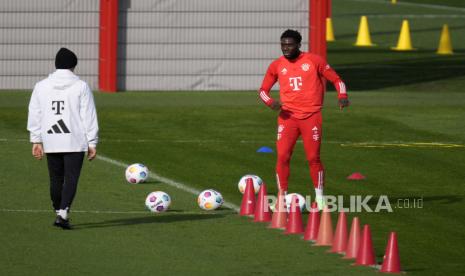 Bek Bayern Munchen Alphonso Davies