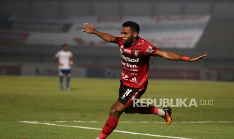 Pesepak bola Bali United Yabes Roni.