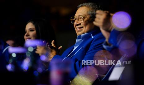 Presiden keenam RI yang juga Ketua Majelis Tinggi Partai Demokrat Susilo Bambang Yudhoyono saat menghadiri Rapat Pimpinan Nasional (Rapimnas) Partai Demokrat di Jakarta Convention Center (JCC), Jakarta, Jumat (16/9/2022). Pidato kebangsaan tersebut membahas tentang isu-isu nasional serta strategi Partai Demokrat dalam menghadapi Pemilu 2024 mendatang. Republika/Thoudy Badai