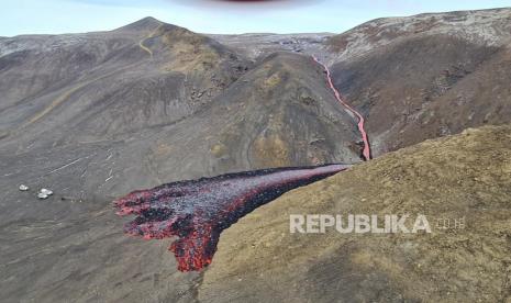 Sebuah gunung berapi telah meletus di semenanjung Reykjanes di Islandia barat daya, dekat ibu kota Reykjavik.