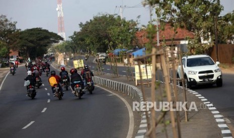 Sejumlah kendaraan melintas di Ruas Jalan Raya Pantura, Jawa Tengah