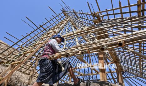 40-rumah-adat-sade-dibangun-kembali-pascakebakaran
