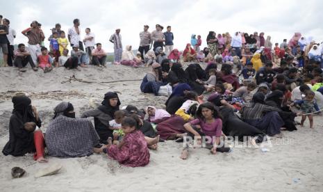 Sebanyak 184 orang imigran Rohingya terdampar di Kuala Matang Peulawi, Kecamatan Peureulak, Kabupaten Aceh Timur, setelah diturunkan dari sebuah kapal.