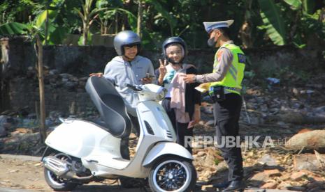 Operasi Patuh Progo 2023 yang digelar Polres Bantul menjaring ratusan pengendara yang melakukan pelanggaran sehingga dikenakan sanksi berupa tilang. 