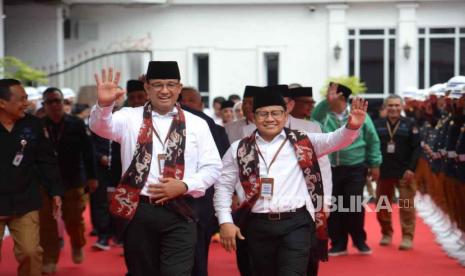 Anies Baswedan with Muhaimin Iskandar at KPU Building, Jakarta, Thursday (19/10/2023).