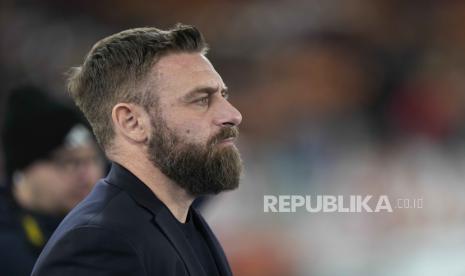 Pelatih Roma Danielle De Rossi. 