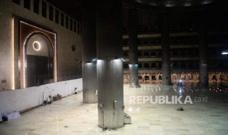 Suasana Masjid Istiqlal. Pemerintah harus memetakan daerah mana saja yang sudah boleh melonggarkan pembatasan kegiatan masyarakat sebelum membuka masjid untuk kegiataan umat.