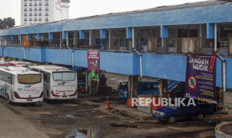 Suasana sepi di Terminal Bus Baranangsiang, Kota Bogor, Jawa Barat, Ahad (10/5/2020). Pemkot Bogor berencana menjadikan kawasan tersebut sebagai lokasi TOD.