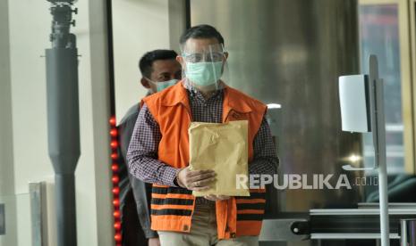 Tersangka mantan Menteri Sosial Juliari Peter Batubara menjalani pemeriksaan di Gedung Merah Putih KPK, Jakarta, Selasa (30/3). Juliari Peter Batubara diperiksa penyidik KPK sebagai tersangka terkait kasus dugaan korupsi dana paket Bantuan Sosial (Bansos) Covid-19 untuk wilayah Jabodetabek Tahun 2020. (ilustrasi)