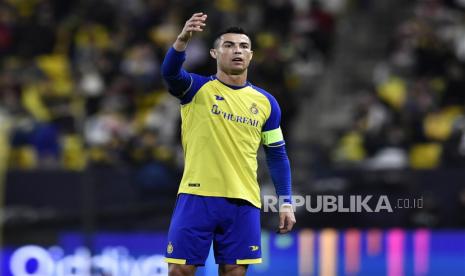 Penyerang Al Nassr Cristiano Ronaldo saat beraksi di Liga Pro Saudi. Ronaldo menyatakan bertahan di Al Nassr. 