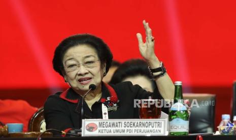 Ketua Umum Partai Demokrasi Indonesia Perjuangan (PDIP), Megawati Soekarnoputri menyampaikan pidato penutupan rapat kerja nasional (Rakernas) IV PDIP, di Jakarta International Expo, Jakarta, Ahad (1/10/2023).