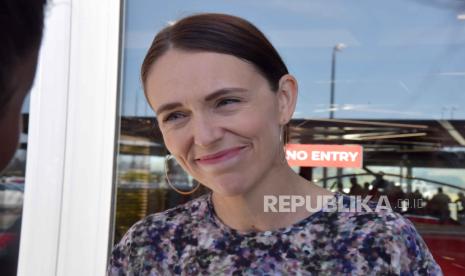 Jacinda Ardern berbicara kepada media, Jumat (20/1/2023)