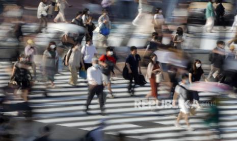 Pemerintah di Ibu Kota Tokyo, Jepang berencana menurunkan level kewaspadaan yang saat ini burada di tingkat tertinggi terkait infeksi virus corona jenis baru (Covid-19) pada Kamis (10/9). Langkah ini akan dilakukan menyusul jumlah kasus yang terus menurun. 