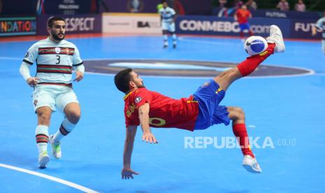 Pertandingan futsal 2022 antara Spanyol dan Portugal, di Buenos Aires, Argentina, 18 September 2022. Futsal tidak direkomendasikan sebagai olahraga anak usia SD dan SMP.