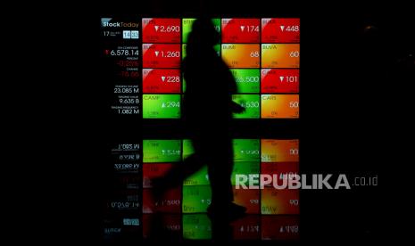 PT Bank BRI (Persero) Tbk atau BBRI masih menjadi emiten BUMN dengan kapitalisasi pasar (market cap) terbesar di Bursa Efek Indonesia. Tak hanya BBRI, dua emiten BUMN lain yaitu Telkom Indonesia dan Bank Mandiri juga masuk lima besar market cap dengan kapital BBRI Rp 616 triliun, TLKM Rp 400,211 triliun dan BMRI mencapai Rp 324,55 triliun.