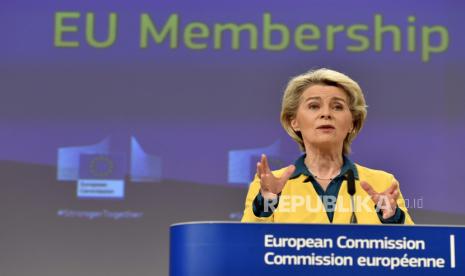  Presiden Komisi Eropa Ursula von der Leyen. Para pemimpin Uni Eropa bertemu di Brussels pada Jumat (24/6/2022) untuk membahas turbulensi ekonomi yang terjadi karena perang Rusia dan Ukraina.