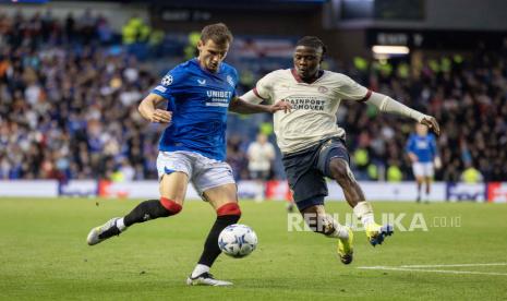 Pemain PSV Eindhoven Johan Bakayoko (kanan) dikaitkan dengan Liverpool sebagai pengganti Mohamed Salah.